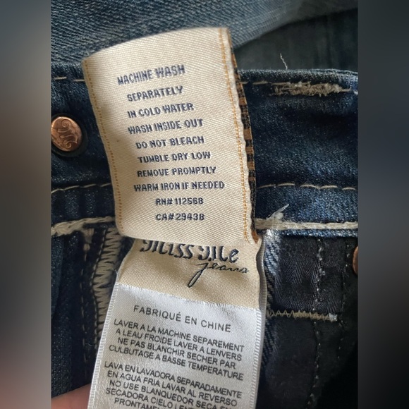 Miss Me Fleur de Lis Sequin Studded Rhinestones Cuffed Cropped Capri Jeans Low - Picture 7 of 8